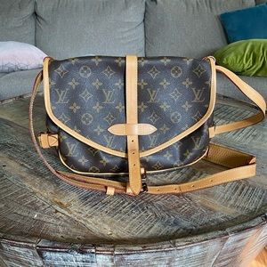 Louis Vuitton Saumur 30